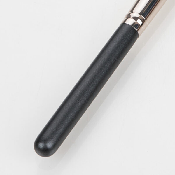 concealer blending brush handle